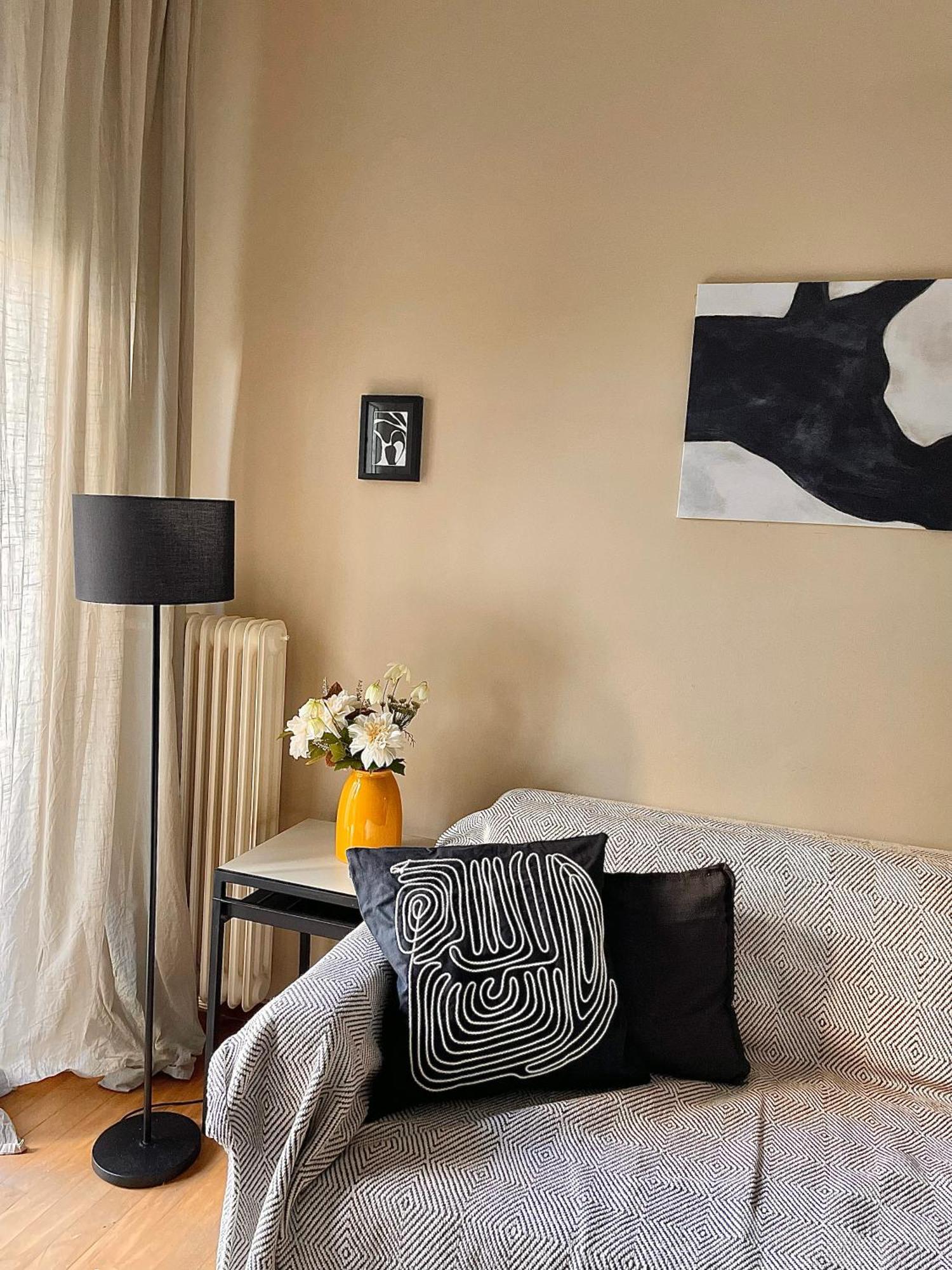 Comfy And Spacious Two Bedroom Apartment With Balcony أثينا المظهر الخارجي الصورة
